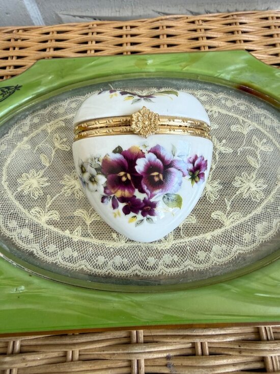 unbranded Other - Vintage 90's Heart Porcelain Trinket Box Painted Violet Flowers Cottage Core